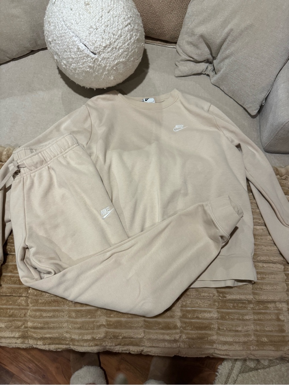 Nike beige jogger set